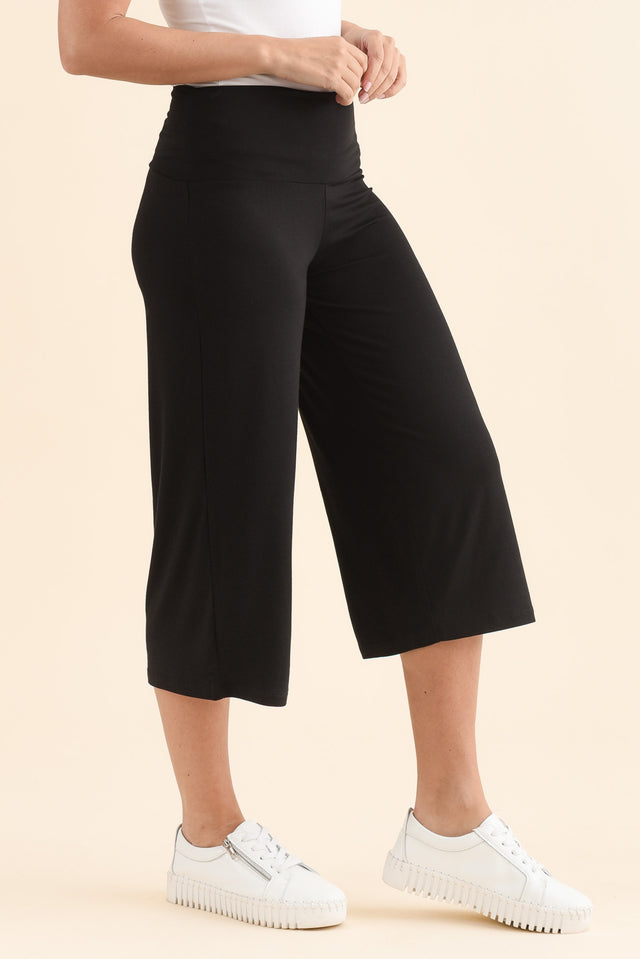 Cassie Black Bamboo Cropped Pants,Side,Brunette model,alt text|model:MJ image 4