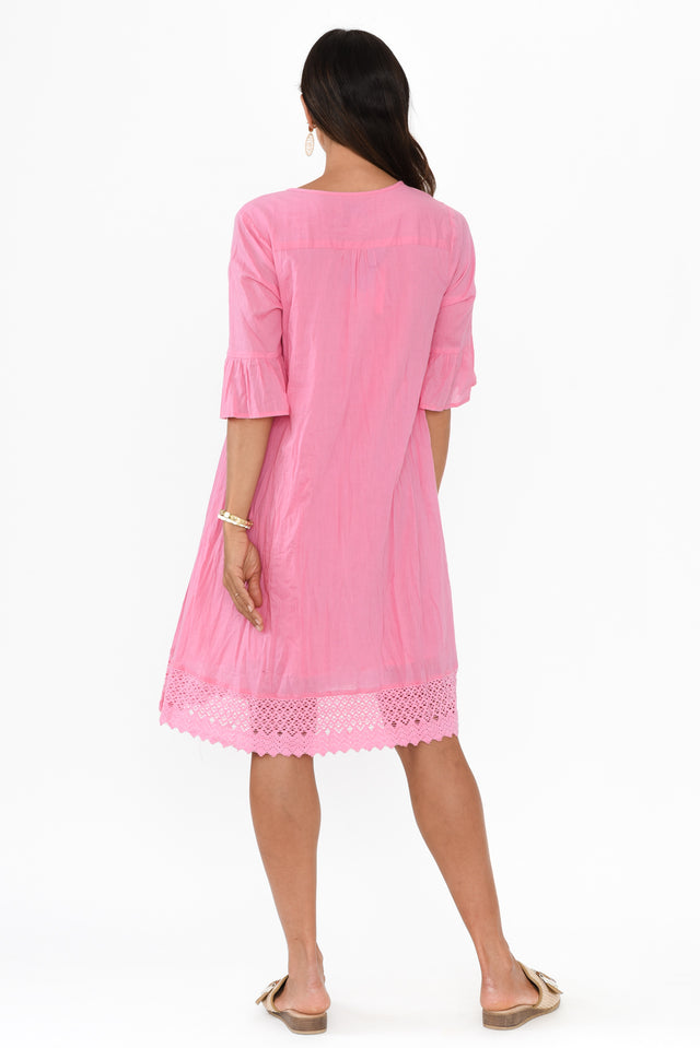 alt text|model:Cara image 5