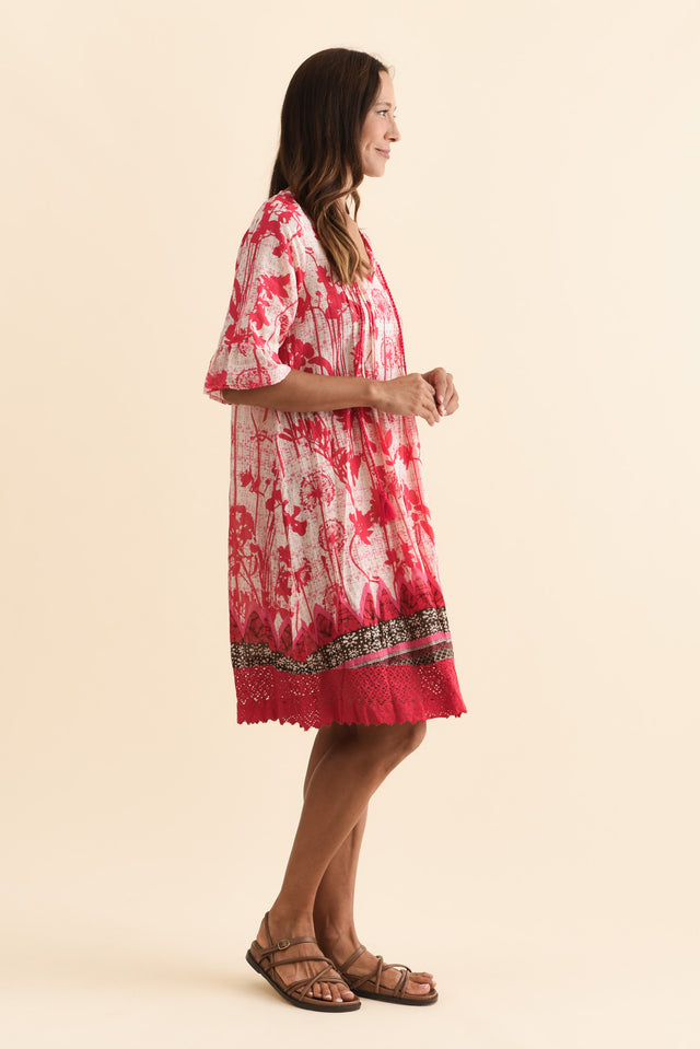 alt text|model:Cara image 3