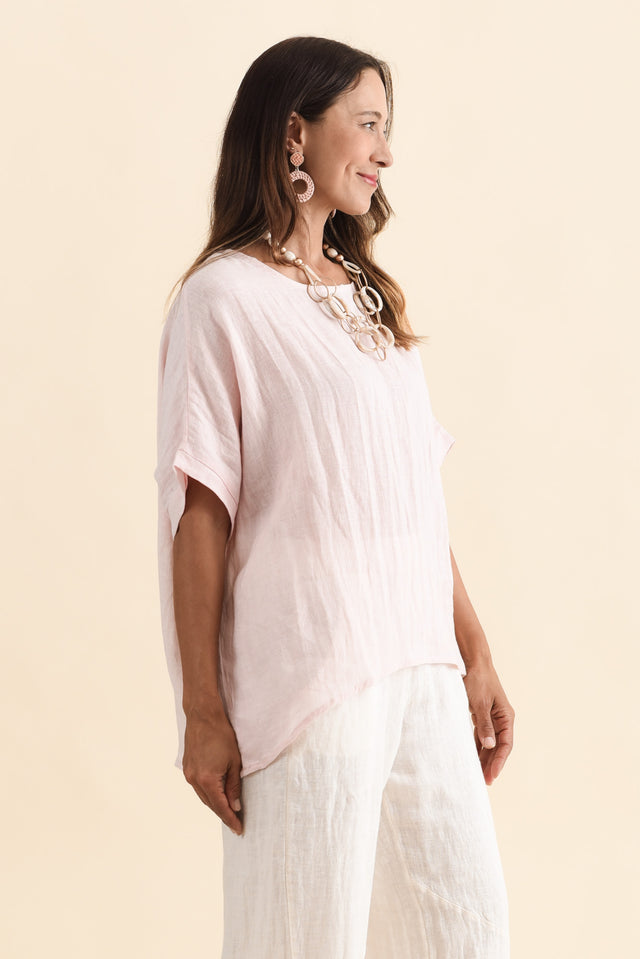 alt text|model:Cara image 4