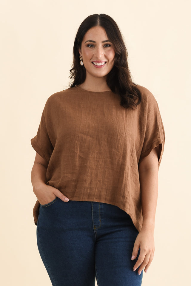 Chaya Mocha Linen Top,Brunette model,alt text|model:Emilia image 9