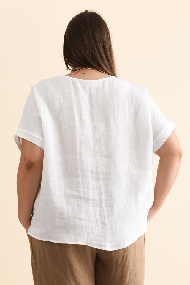 Chaya White Linen Top,Brunette model,alt text|model:Gabby image 16