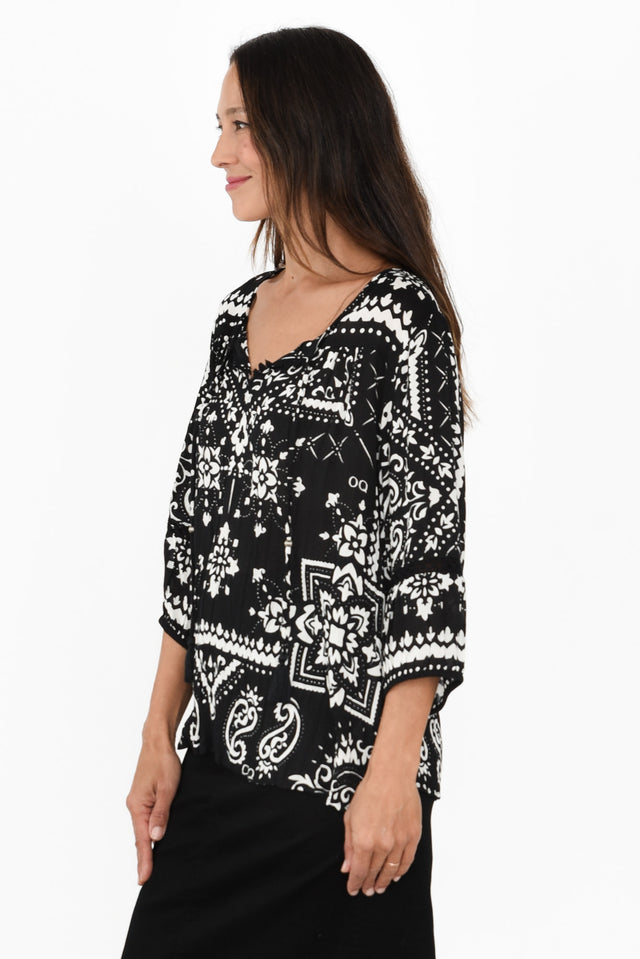 alt text|model:Cara image 4