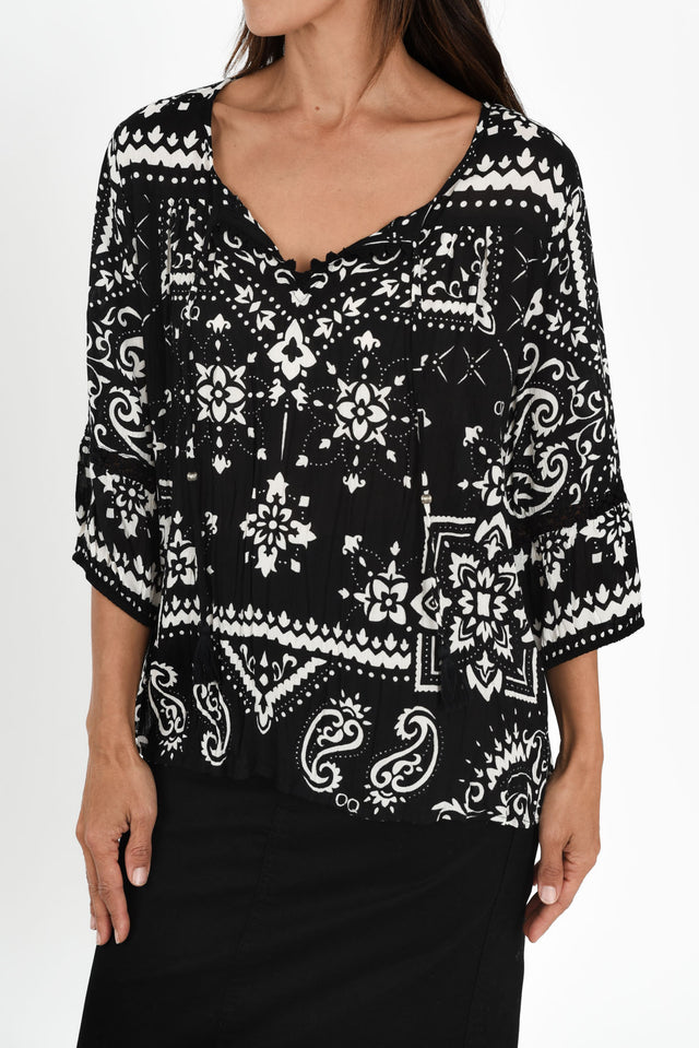 alt text|model:Cara image 6