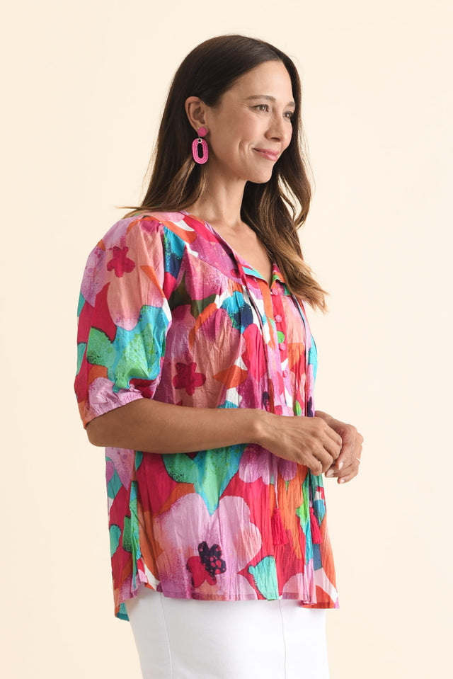 alt text|model:Cara image 4