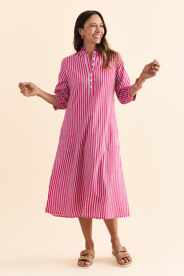 alt text|model:Cara image 3