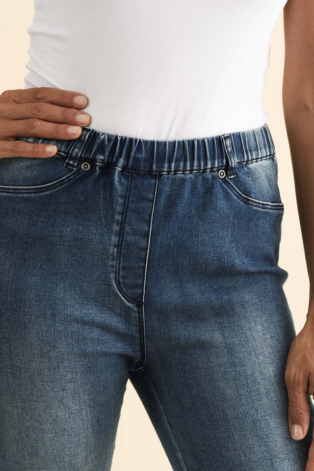 alt text|model:Cara image 6