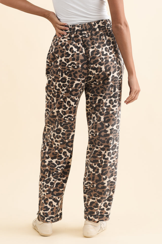 Days Brown Leopard Cotton Sweatpants,Brunette model,alt text|model:Brontie image 5