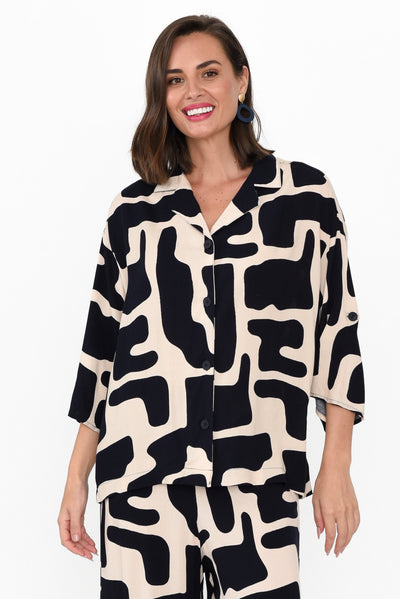 Deb Dark Navy Geo Collared Shirt neckline_V Neck print_Geometric sleevetype_Straight length_Long hem_Straight sleeve_3/4 TOPS    alt text|model:
MJ