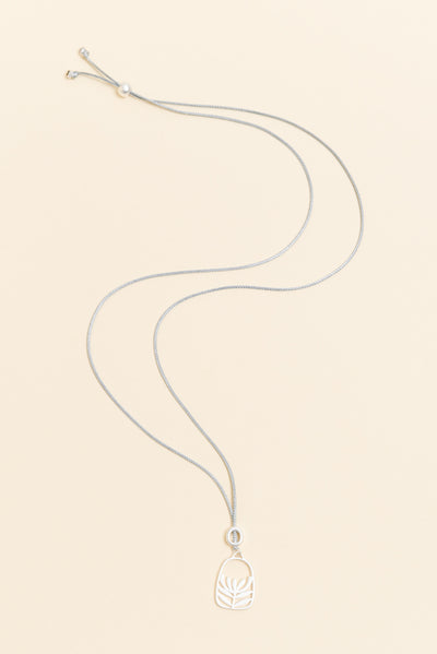 Diva Silver Flower Pendant Necklace