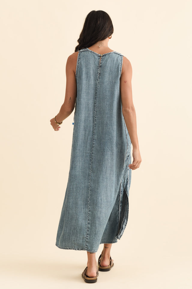 alt text|model:Brontie image 4