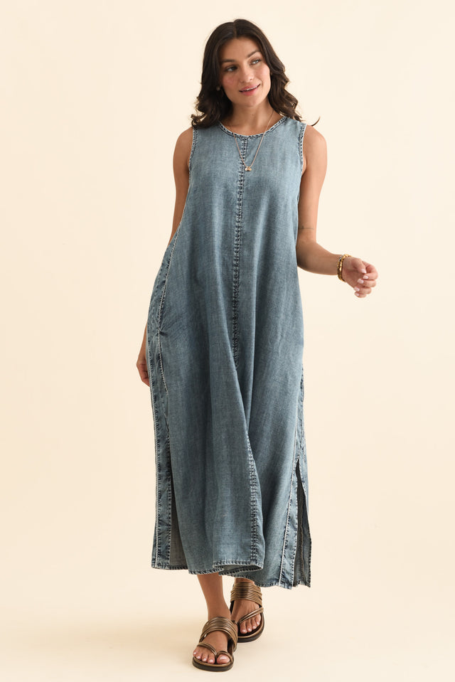 alt text|model:Brontie image 6