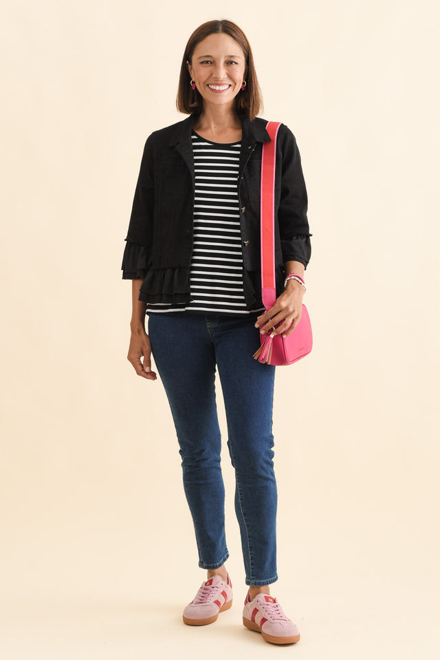 alt text|model:Cara image 3