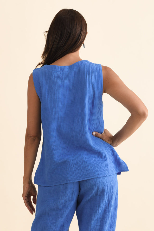 alt text|model:Cara image 4