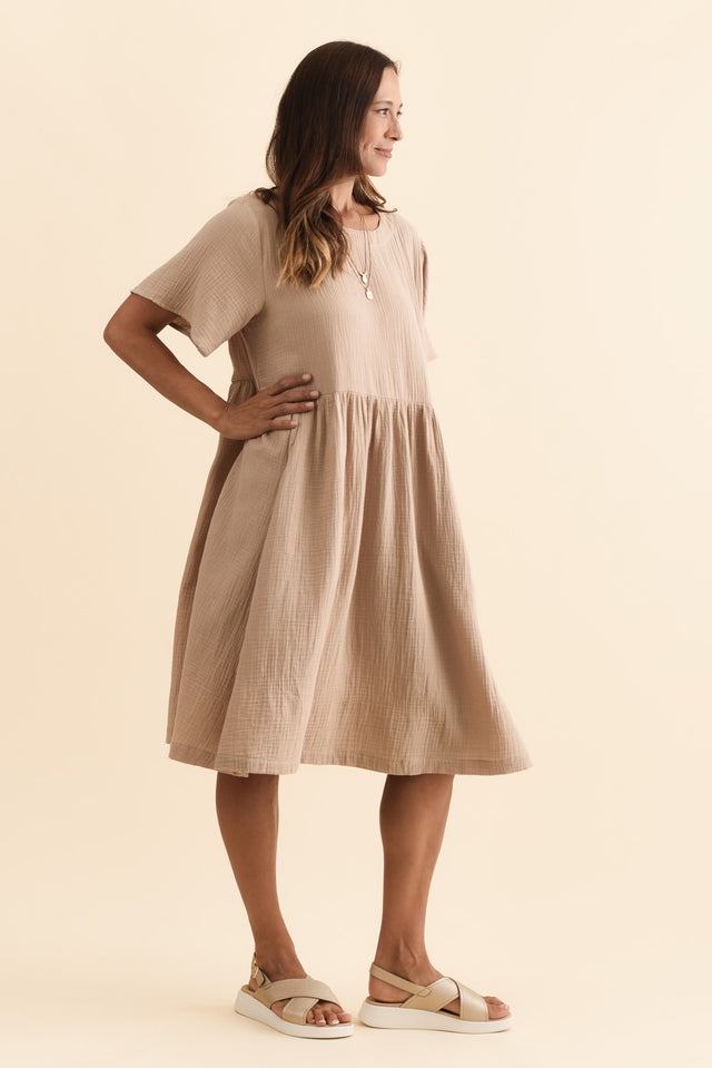 alt text|model:Cara image 3