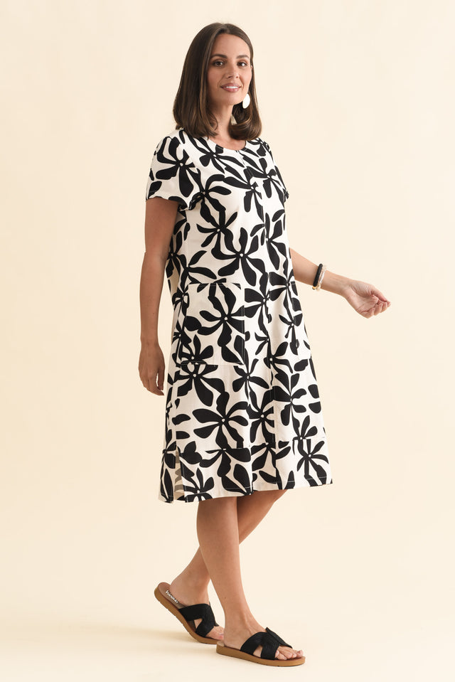 alt text|model:MJ image 4