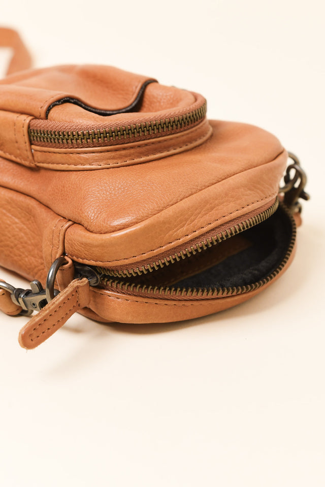 Face the Music Tan Leather Camera Bag image 3