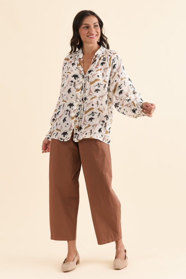 Faya White Safari Linen Blouse,Full Body,Brunette model,alt text|model:Brontie image 6