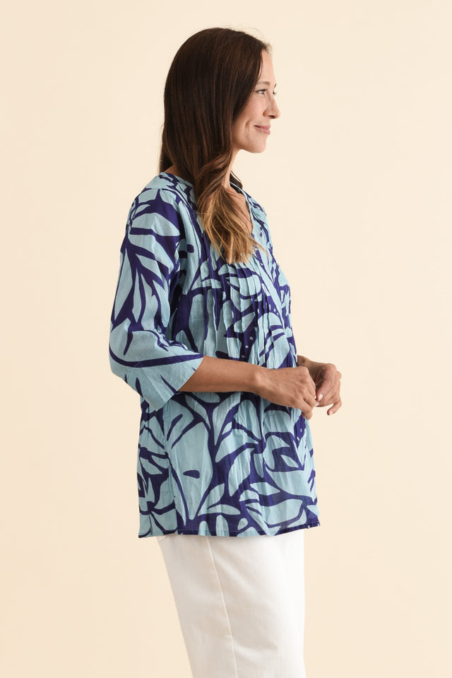 alt text|model:Cara image 3