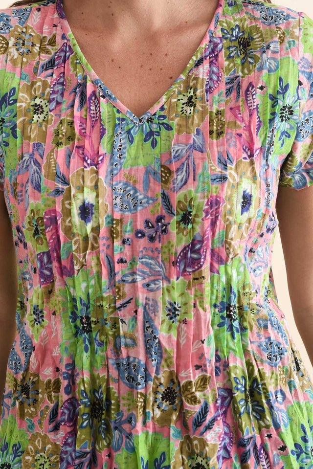 Fia Green Garden Crinkle Cotton Top,Detail,Brunette model,alt text|model:MJ image 5