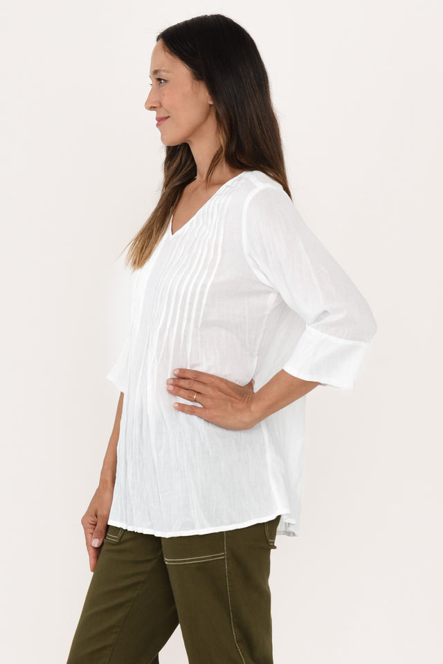 Fia White Sleeved Crinkle Cotton Top,Brunette model,alt text|model:Cara image 4