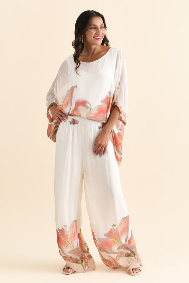 alt text|model:Brontie image 3