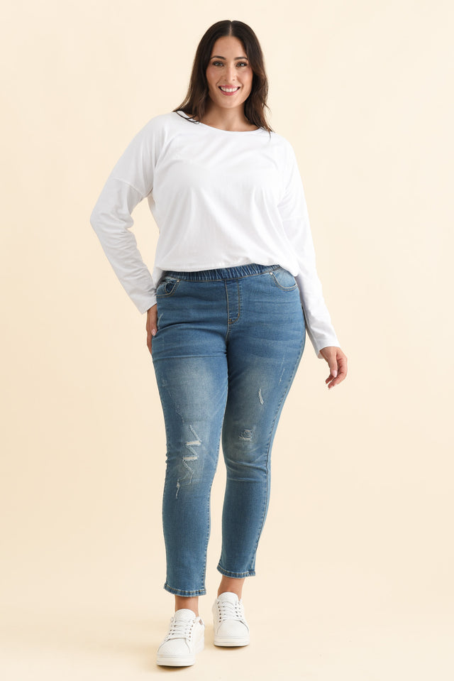 alt text|model:Emilia image 10