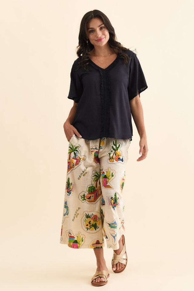 Georgio Navy Linen Top,Brunette model,alt text|model:Brontie image 7