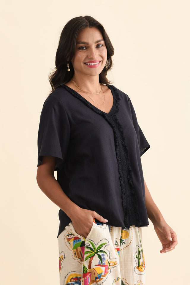 Georgio Navy Linen Top,Brunette model,alt text|model:Brontie image 4