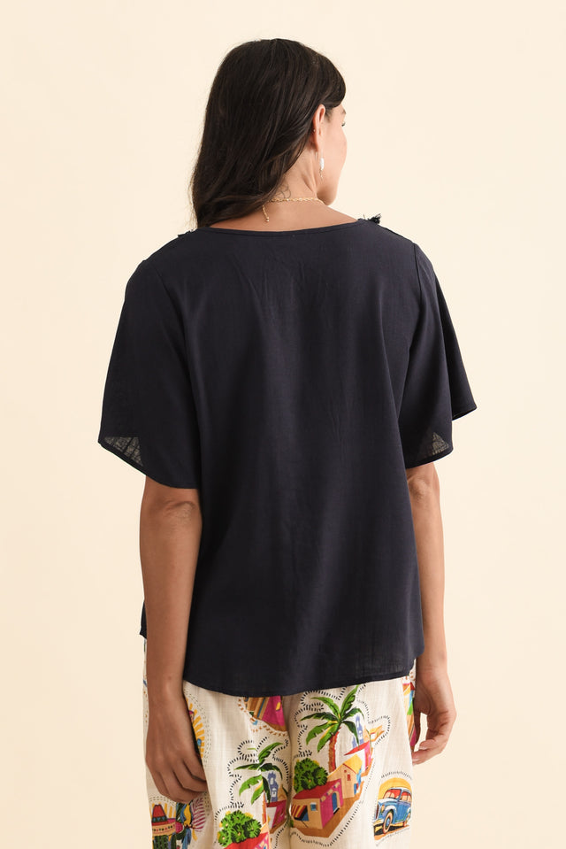 Georgio Navy Linen Top,Brunette model,alt text|model:Brontie image 5