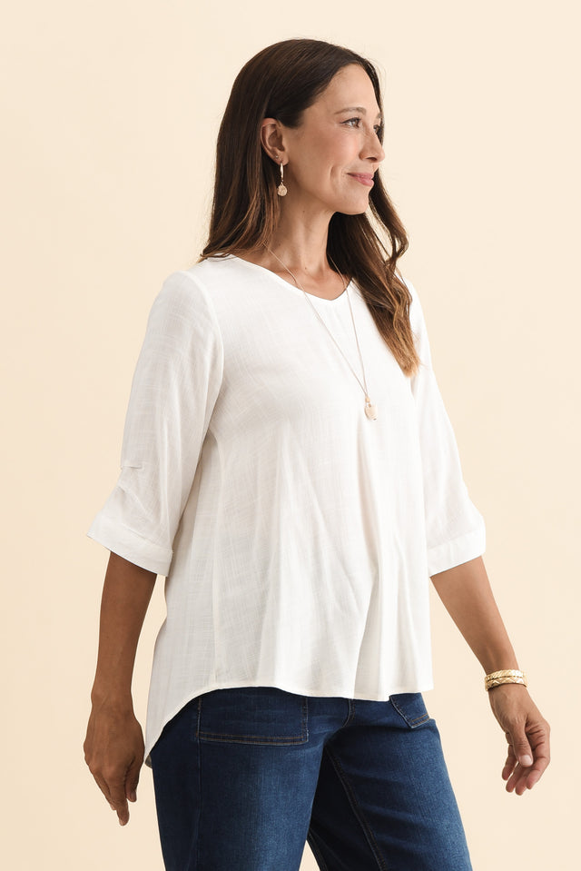 alt text|model:Cara image 4