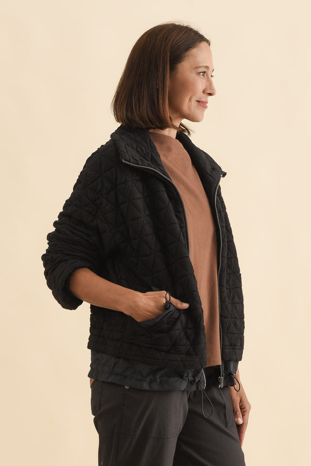 alt text|model:Cara image 3