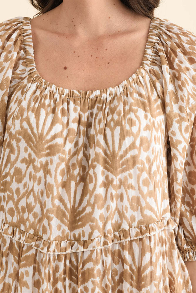 Grenadine Taupe Motif Cotton Dress,Detail,Brunette model,alt text|model:MJ image 5