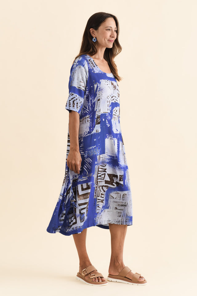 alt text|model:Cara image 4