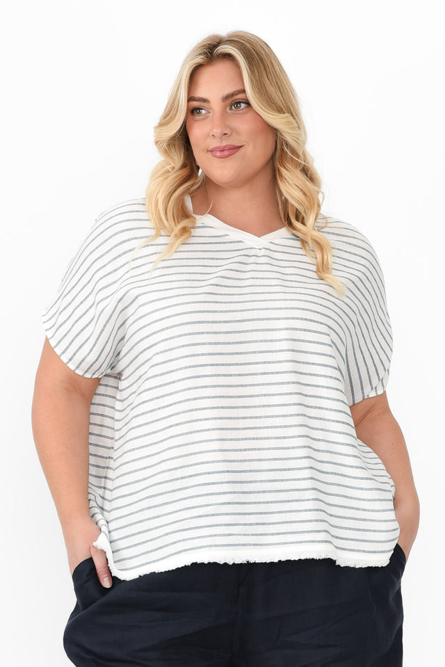 plus-size,curve-tops,plus-size-linen-tops,alt text|model:Caitlin