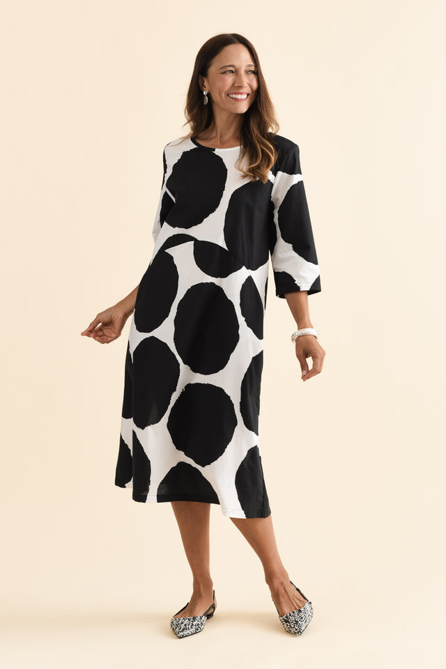 alt text|model:Cara image 3