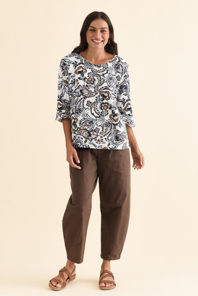 Hartley Cream Paisley Linen Blend Top,Full Body,Brunette model,alt text|model:Brontie image 6