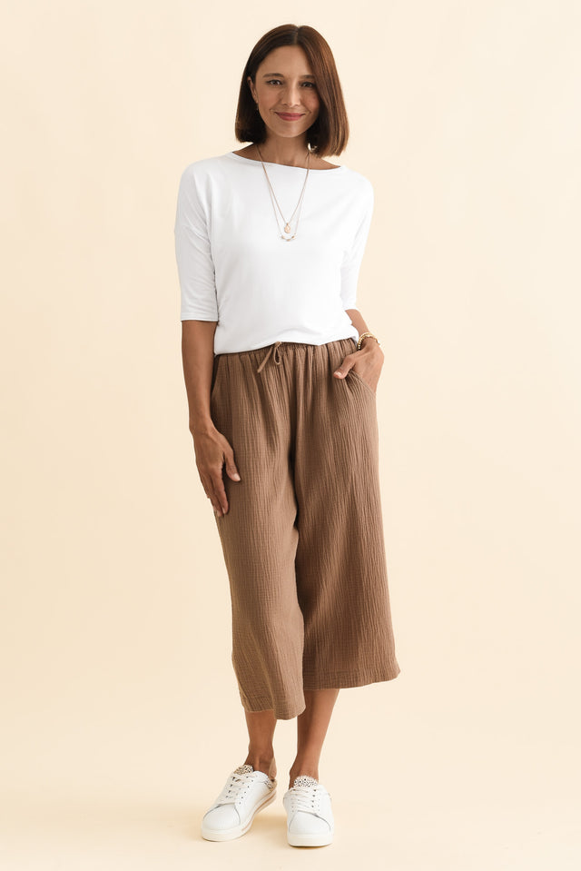 Harvey Mocha Cotton Cheesecloth Cropped Pants,Brunette model,alt text|model:Cara image 8