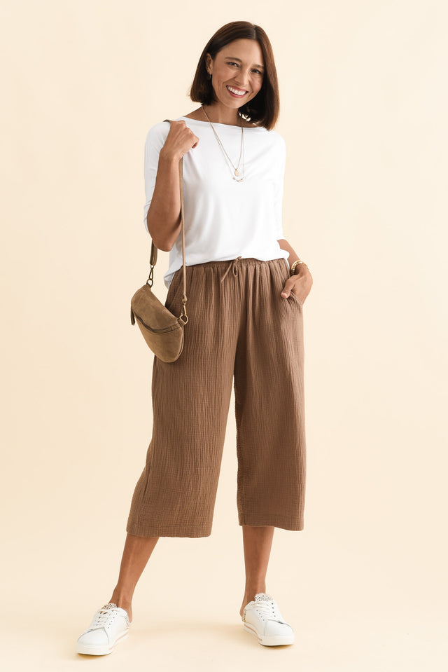 Harvey Mocha Cotton Cheesecloth Cropped Pants,Brunette model,alt text|model:Cara image 4