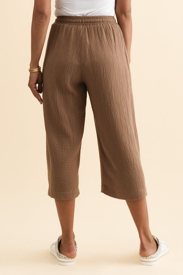 Harvey Mocha Cotton Cheesecloth Cropped Pants,Brunette model,alt text|model:Cara image 6
