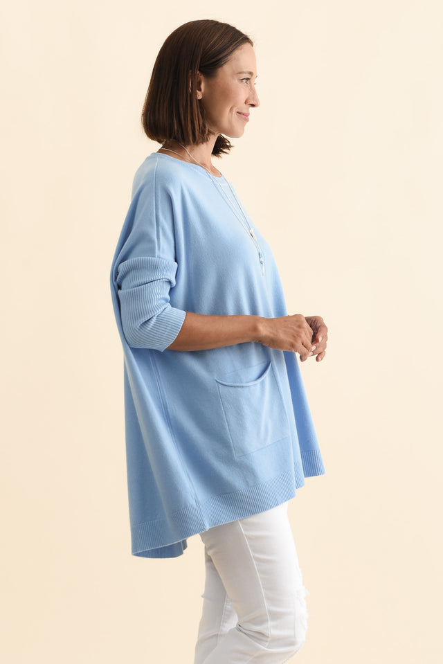 alt text|model:Cara image 4