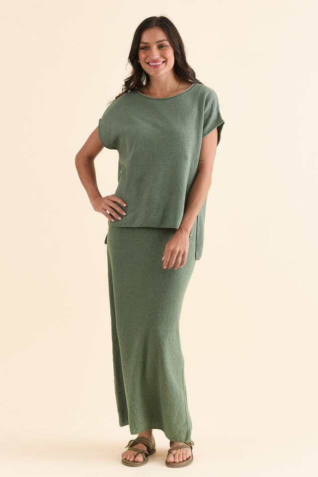 Henna Green Cotton Tee,Full Body,Brunette model,alt text|model:Brontie image 6