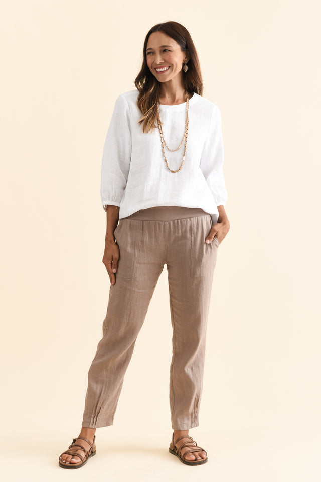 alt text|model:Cara image 3