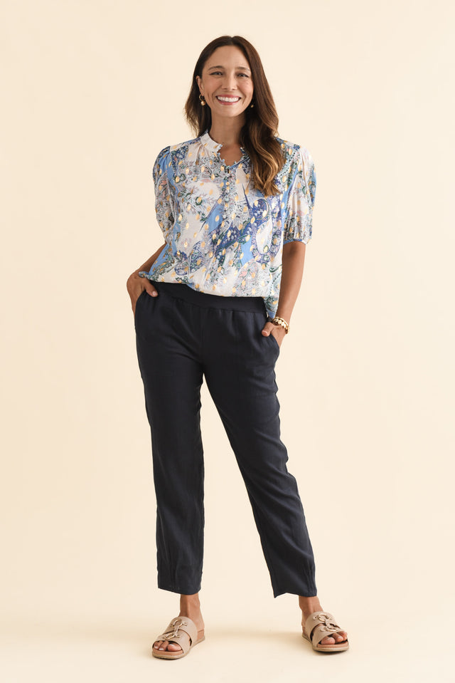 alt text|model:Cara image 3