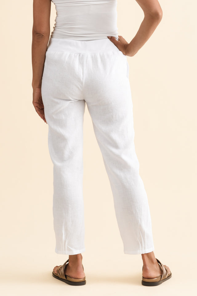 alt text|model:Cara image 4