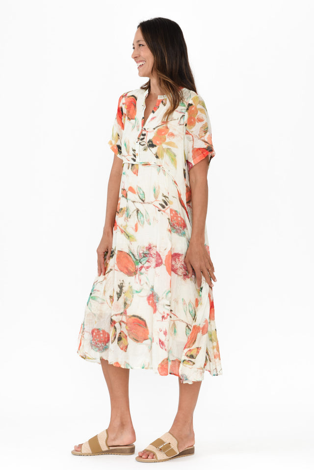 alt text|model:Cara image 4