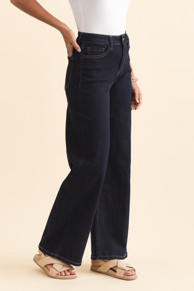 alt text|model:Brontie image 4