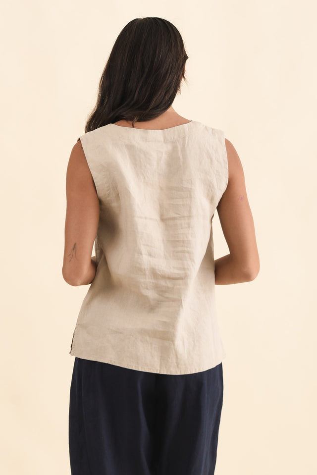 Inez Beige Linen Tank,Brunette model,alt text|model:Brontie image 5
