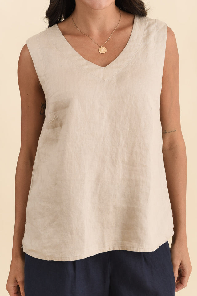 Inez Beige Linen Tank,Brunette model,alt text|model:Brontie image 6