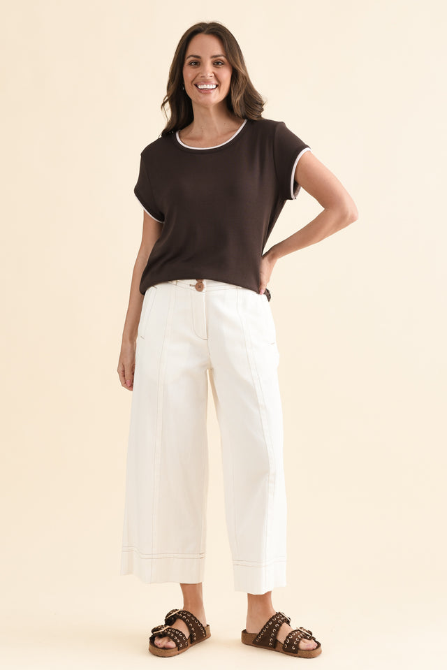Izzy Chocolate Contrast Trim Tee,Full Body,Brunette model,alt text|model:MJ image 6